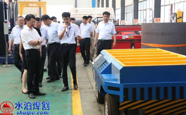 AGV機(jī)器人持續(xù)火熱，新領(lǐng)域帶來(lái)發(fā)展新機(jī)遇，水泊焊割自主研發(fā)的AGV小車(chē)