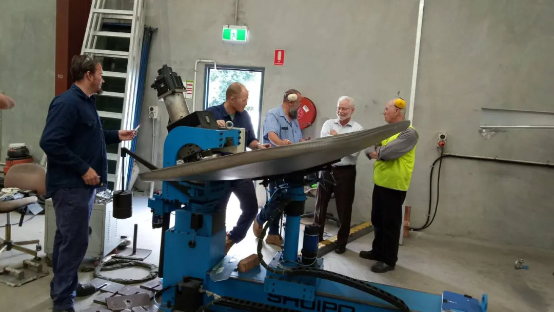 SHUIPO罐車封頭成型機(jī)—無模板封頭旋邊機(jī) SHUIPO罐車封頭成型機(jī)—無模板封頭旋邊機(jī)