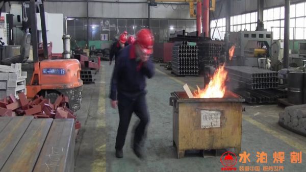 火警警鈴發(fā)出，拉響滅火救援演練序幕